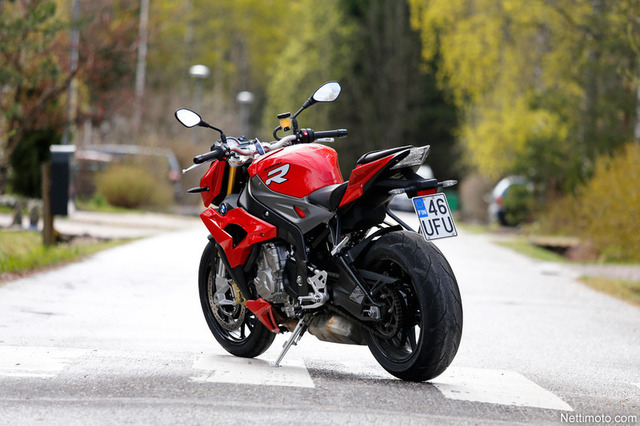 BMW S1000R – Riisuttu superpyörä
