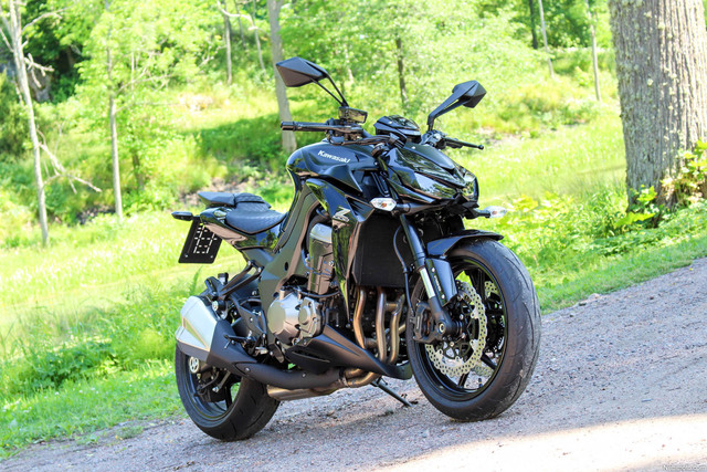 Kawasaki Z 1000 – Rähinäpyörien kantaisä