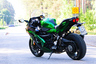 Kawasaki H2 SX SE – Peto tuulipuvussa