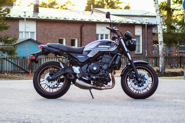 Kawasaki Z 650 RS – Rennompi retroherkku