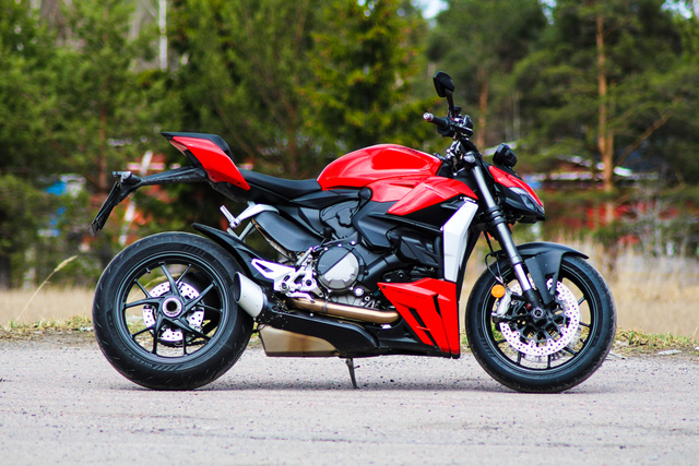 Ducati Streetfighter V2 – Pykälän verran pienempi paholainen Ducati Streetfighter V2 – Pykälän verran pienempi paholainen