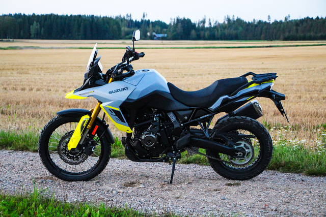 Suzuki V-Strom 800 DE – Ison tohtorin jalanjäljissä.