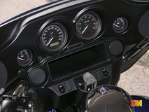 Harley-Davidson FLHT Electra Glide Standard ja VRSCF V-Rod