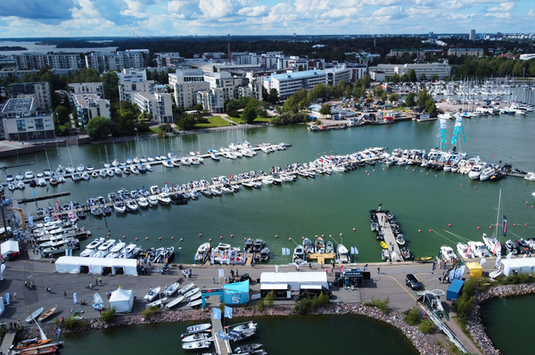 Uiva venenäyttely 2023 avautui Helsingin Lauttasaaressa Uiva venenäyttely 2023 avautui Helsingin Lauttasaaressa