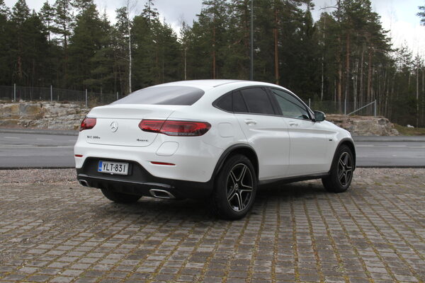 Uusi Mercedes-Benz GLC Coupé toteuttaa ajajan toiveet Uusi Mercedes-Benz GLC Coupé toteuttaa ajajan toiveet