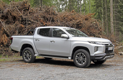 Työhön ja vapaa-aikaan – Mitsubishi L200 Double Cab kaksipaikkaisena työvälineversiona