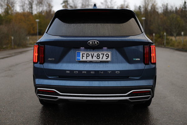 Kia Sorento Hybrid 2021 - iso, tekninen ja tilava Kia Sorento Hybrid 2021 - iso, tekninen ja tilava