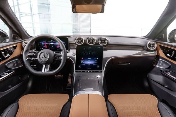 Uuden sukupolven Mercedes-Benz C-sarjassa on älyä ja virtaa