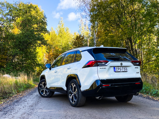 Suzuki Across – Ravi lainahöyhenissä