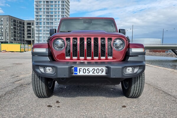 Jeep Wrangler 4xe - Sähköä perinteiseen maastoautoon Jeep Wrangler 4xe - Sähköä perinteiseen maastoautoon