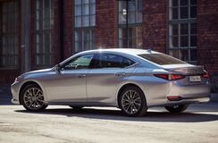 Lexus ES 300h - luksusta kilpailijoita edullisemmin