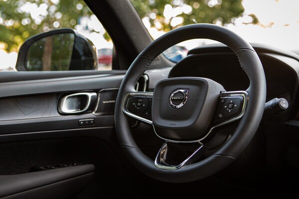 Volvon mallipäivitys parantaa vakiovarustelua - ostaminen helpottuu kerralla