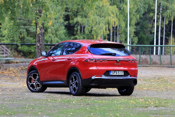 Alfa Romeo Tonale - vaikea keksiä kauniimpaa katumaasturia Alfa Romeo Tonale - vaikea keksiä kauniimpaa katumaasturia