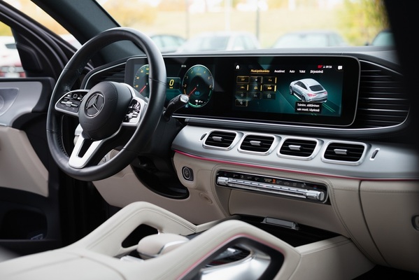Tilavat katumaasturit Mercedes-Benz GLE ja GLE Coupé ovat plug-in-hybridien priimaa