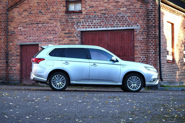Neliveto-Mitsubishi kuukausihinnalla - ”ei riskejä tai huolta jälleenmyyntiarvosta” Neliveto-Mitsubishi kuukausihinnalla - ”ei riskejä tai huolta jälleenmyyntiarvosta”