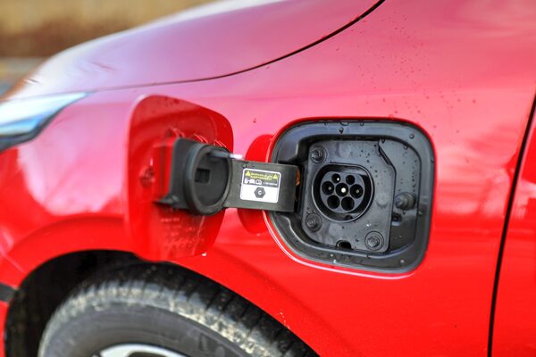 Kia Ceed SW Plug-in Hybrid - edullinen lataushybridi farmarina