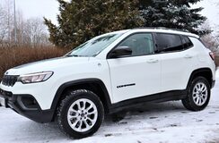 Hybridivoimaa katumaasturiluokkaan -	Jeep Compass PHEV 4xe Trailhawk