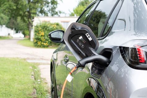Sähköautoa harkitseva: huomioi nämä asiat latausaseman asennuksessa