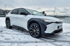 Toyota bZ4X - Myöhässä mahtavana markkinalle?