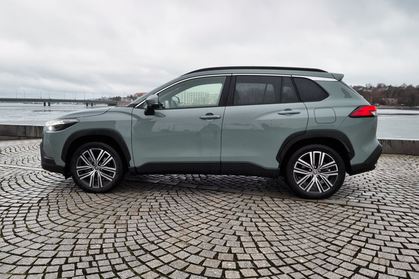 Toyota Corolla Cross - Näppärä nelivetoinen Toyota Corolla Cross - Näppärä nelivetoinen