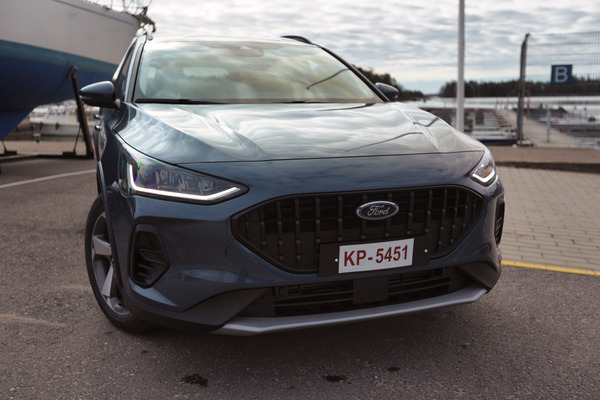 Ford Focus Active Wagon - mökkiteiden perusfarmari