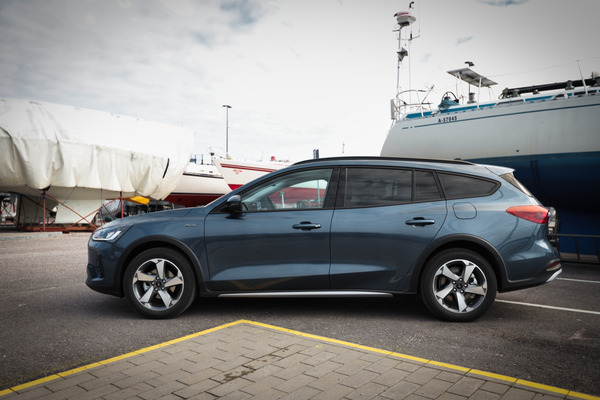 Ford Focus Active Wagon - mökkiteiden perusfarmari Ford Focus Active Wagon - mökkiteiden perusfarmari