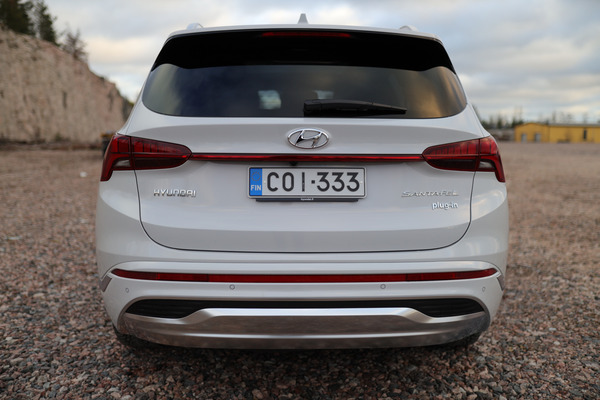 Hyundai Santa Fe Plug-in - Luksusta korealaisittain Hyundai Santa Fe Plug-in - Luksusta korealaisittain