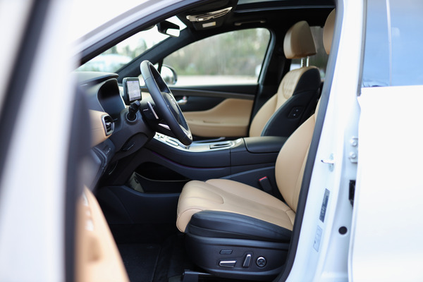 Hyundai Santa Fe Plug-in - Luksusta korealaisittain