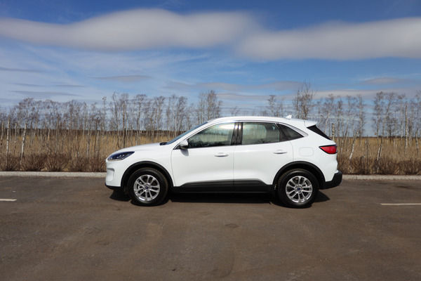 Ford Kuga HEV - suosikkimalli täyshybridinä Ford Kuga HEV - suosikkimalli täyshybridinä