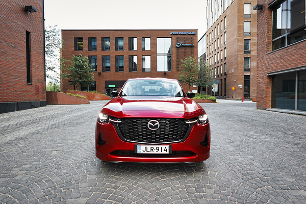 Mazda CX-60 e-Skyactiv D - Vetohommia ja pitkää siivua kuutoskoneella Mazda CX-60 e-Skyactiv D - Vetohommia ja pitkää siivua kuutoskoneella