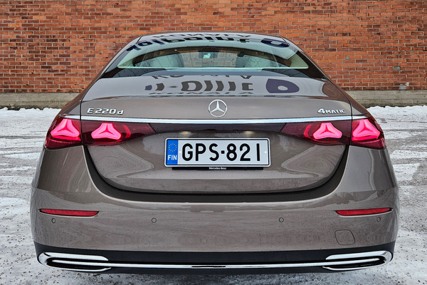 Mercedes-Benz E 220 d 4Matic - täsmällistä mukavuutta Mercedes-Benz E 220 d 4Matic - täsmällistä mukavuutta
