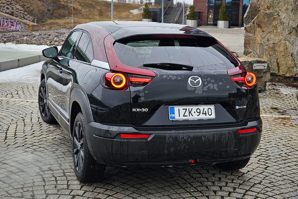 Koeajo: Mazda MX-30 R-EV - sähköllä ja Wankelin varmistuksella