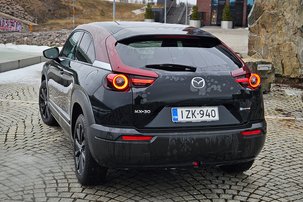 Koeajo: Mazda MX-30 R-EV - sähköllä ja Wankelin varmistuksella | Nettiauto