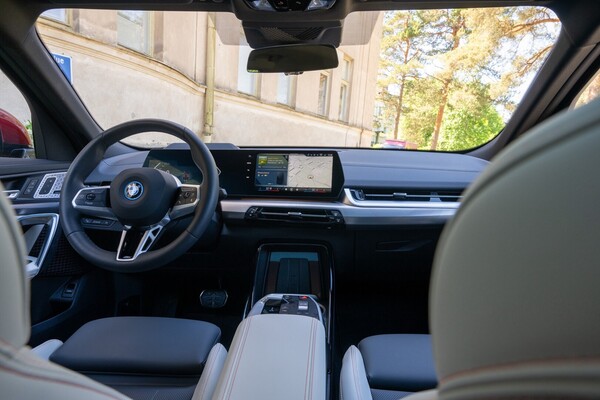 BMW iX2 xDrive30 – Sähköneliveto bränditietoiselle BMW iX2 xDrive30 – Sähköneliveto bränditietoiselle