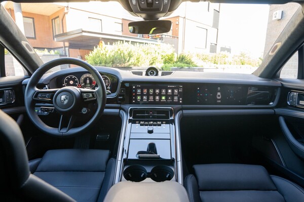 Koeajo: Porsche Panamera Turbo E-Hybrid – Edustusauto kiireiselle Koeajo: Porsche Panamera Turbo E-Hybrid – Edustusauto kiireiselle