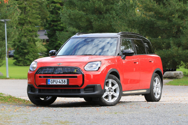Koeajo: Mini Countryman SE – Perhekokoisena ei enää niin Mini