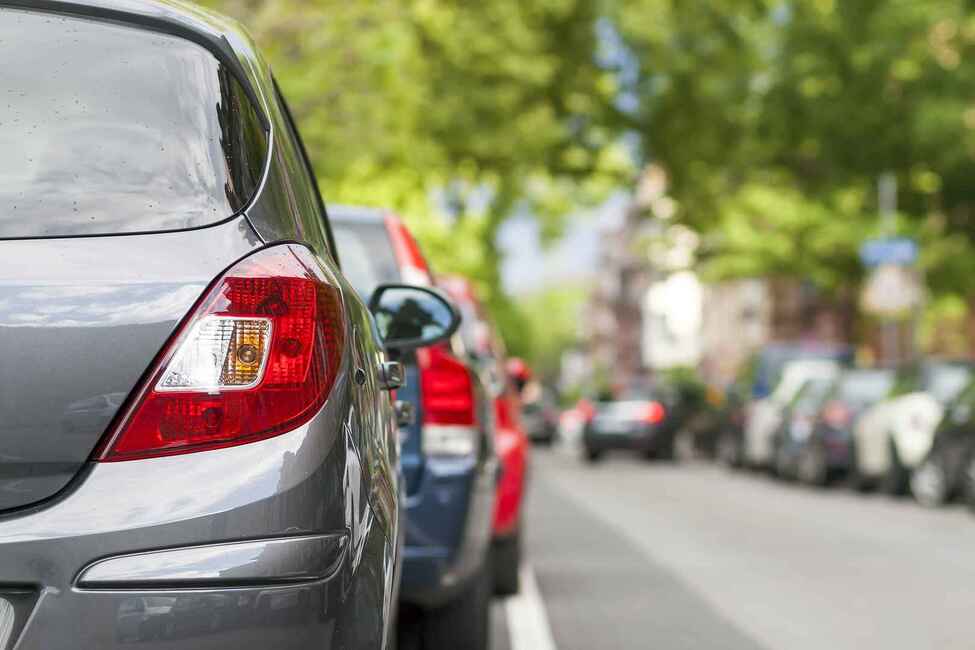 Yksityisten myyjien autoilla on tänä keväänä kova kysyntä - näin teet kaupat turvallisesti tuntemattoman kanssa