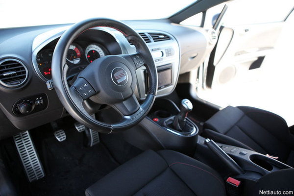 Seat Leon Cupra: Sportin sisään piilotettu perheauto Seat Leon Cupra: Sportin sisään piilotettu perheauto