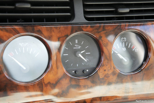 Jaguar XKR: Pääsylippu parempiin piireihin