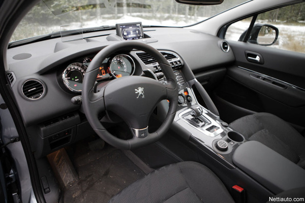 Peugeot 3008 HYbrid4: Ensimmäinen laatuaan Peugeot 3008 HYbrid4: Ensimmäinen laatuaan