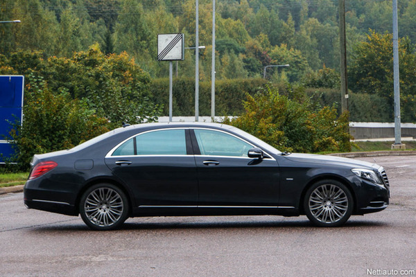 Mercedes-Benz S500L: Loistoristeilijä kuivalla maalla Mercedes-Benz S500L: Loistoristeilijä kuivalla maalla