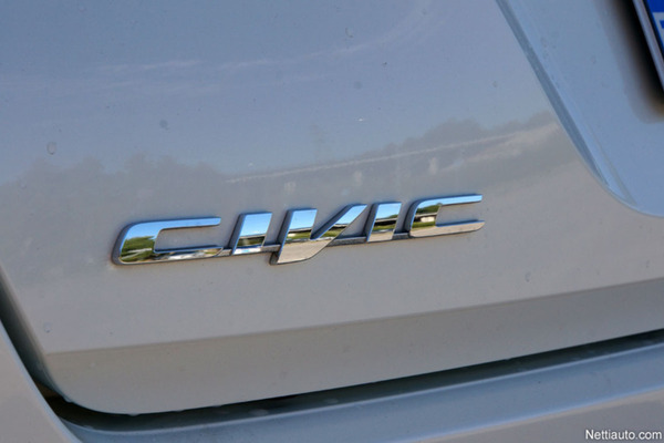 Honda Civic Diesel kuva takavaloista