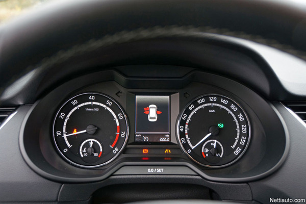 Skoda Octavia RS kuva ohjaamosta