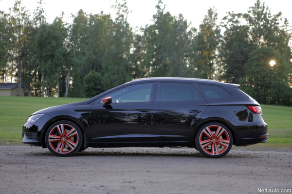 Seat Leon ST Cupra 280 DSG – Perheellisen piiskatykki Seat Leon ST Cupra 280 DSG – Perheellisen piiskatykki