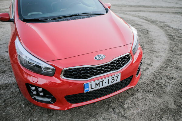 Kia cee’d GT line – Urheilullinen vain ulkoa Kia cee’d GT line – Urheilullinen vain ulkoa