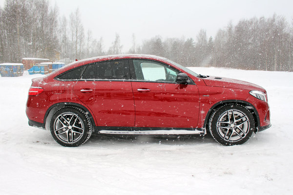 MB GLE 450 AMG Coupé – Ei persaukisille MB GLE 450 AMG Coupé – Ei persaukisille