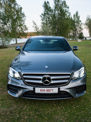 Mercedes-Benz E – Tulevaisuutta ja aristokratiaa kansalle