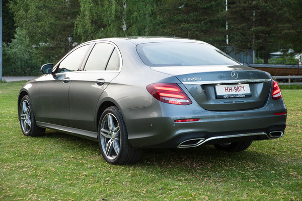 Mercedes-Benz E – Tulevaisuutta ja aristokratiaa kansalle