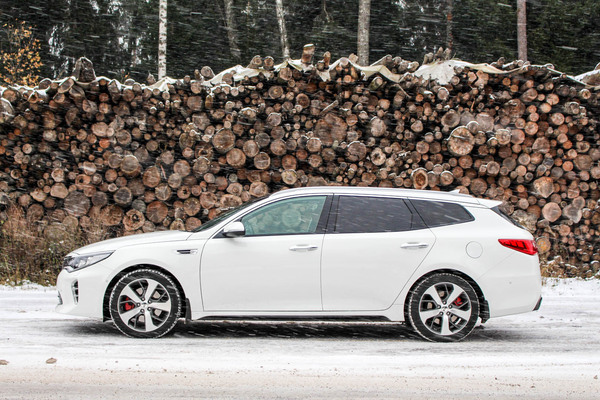 Kia Optima GT Sportswagon – Gran Turismo arkeen ja varsinkin juhlaan Kia Optima GT Sportswagon – Gran Turismo arkeen ja varsinkin juhlaan