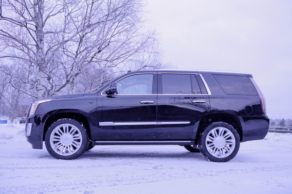 Cadillac Escalade – Auto kuin Trump